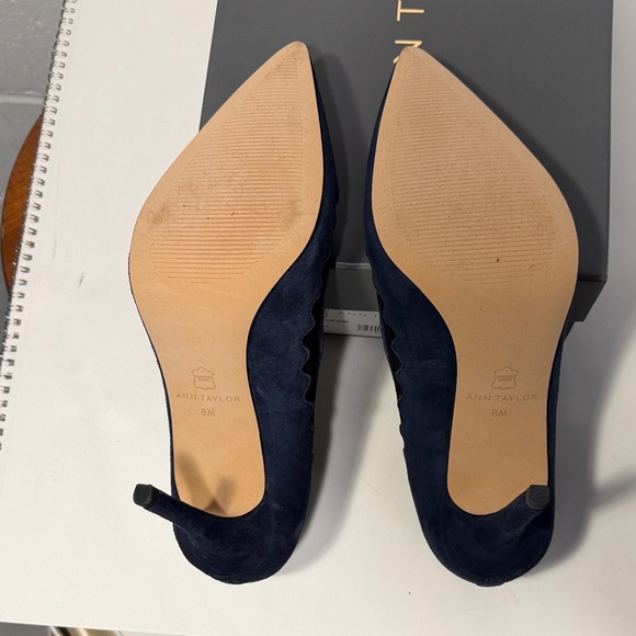 NIB Ann Taylor Ramona Midnight Blue / Black Leather Suede scallop pumps - Picture 5 of 9